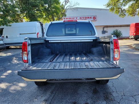 Used 2019 Nissan Frontier SL RWD image 8