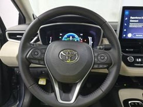 Used 2025 Toyota Corolla XLE FWD image 12