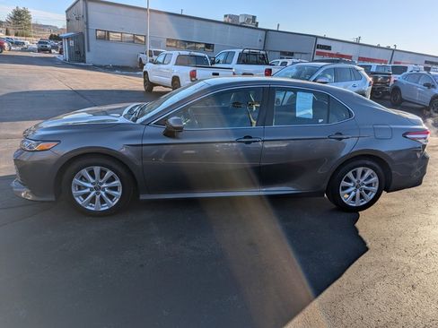 Certified 2018 Toyota Camry LE image 3