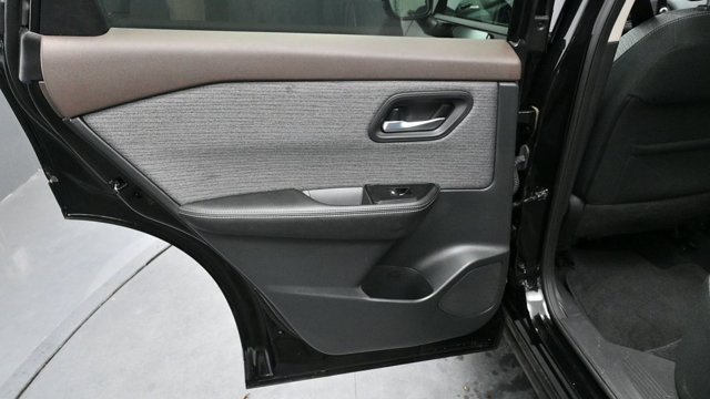 Used 2021 Nissan Rogue SV AWD/4WD image 17
