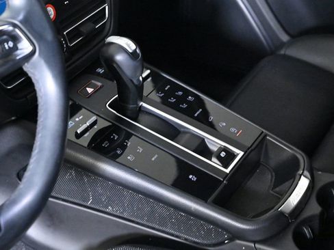 Certified 2024 Porsche Macan Base image 24