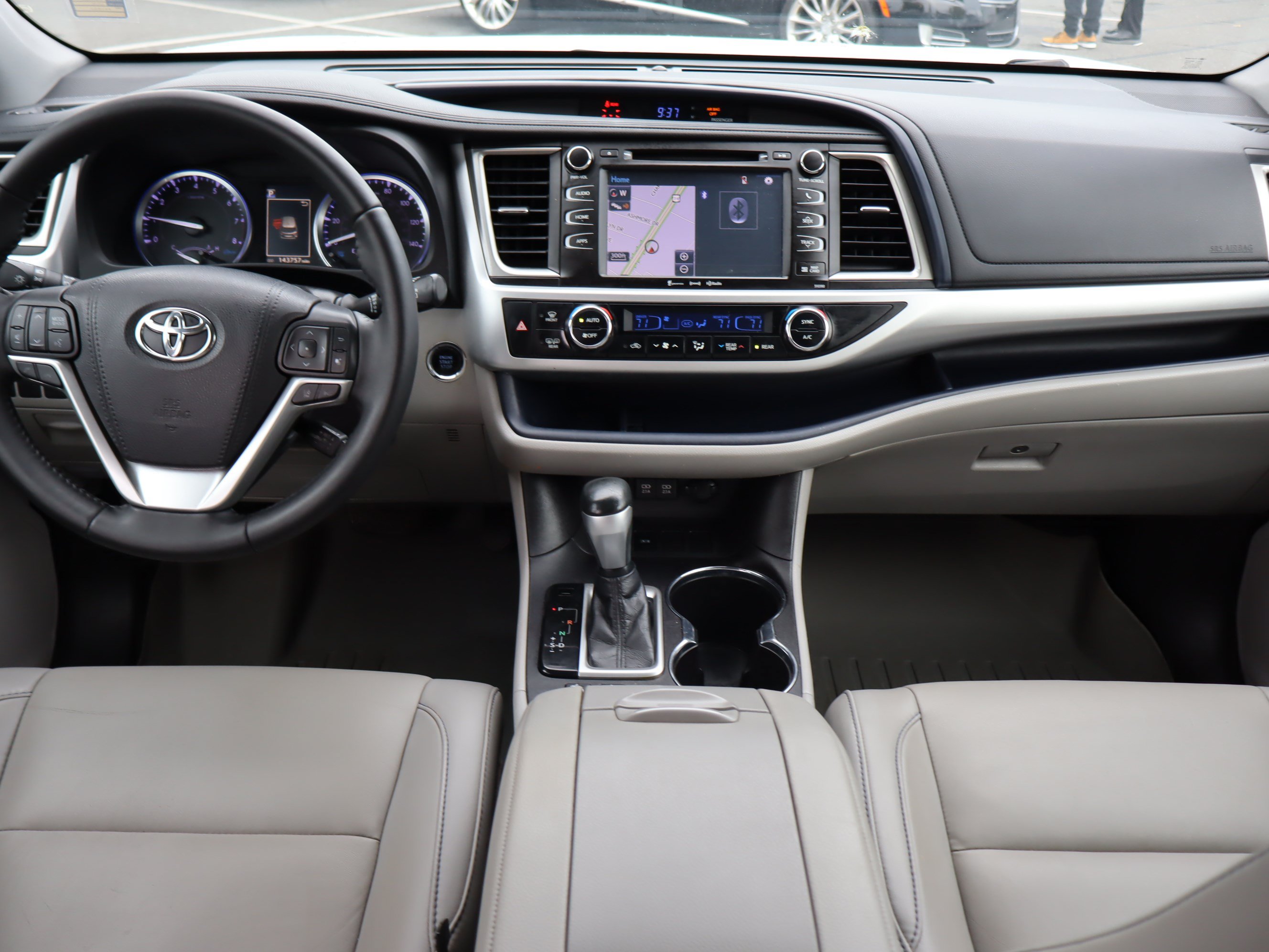 Used 2019 Toyota Highlander XLE FWD image 15