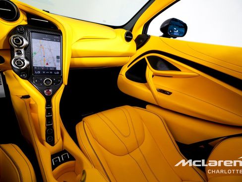Used 2022 McLaren 720S Spider RWD image 17