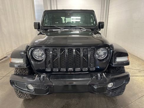 Used 2021 Jeep Gladiator Overland image 2
