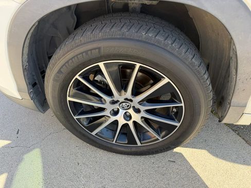 Used 2018 Toyota Highlander SE image 32