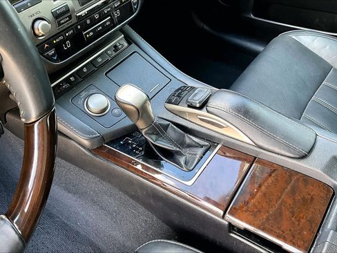 Used 2018 Lexus ES 350 w/ Luxury Package w/Wood Trim FWD image 13