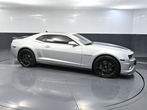 Used 2010 Chevrolet Camaro SS w/ RS Package RWD image 4