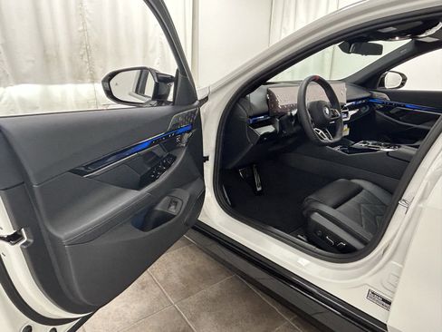 Used 2025 BMW i5 M60 w/ Premium Package image 24