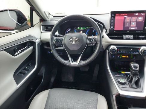 Used 2022 Toyota RAV4 Limited image 12