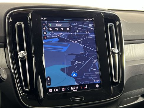 Certified 2025 Volvo XC40 B5 Plus image 18