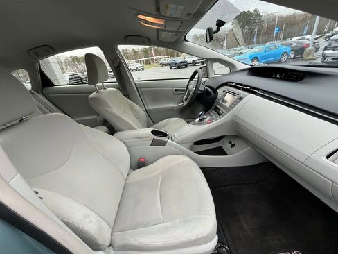 Used 2014 Toyota Prius Two image 16