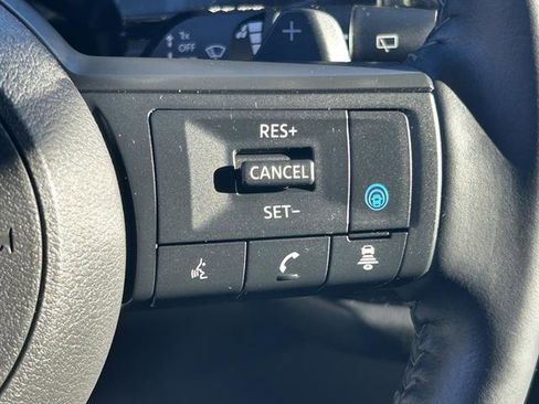 Used 2025 Nissan Pathfinder SV image 15