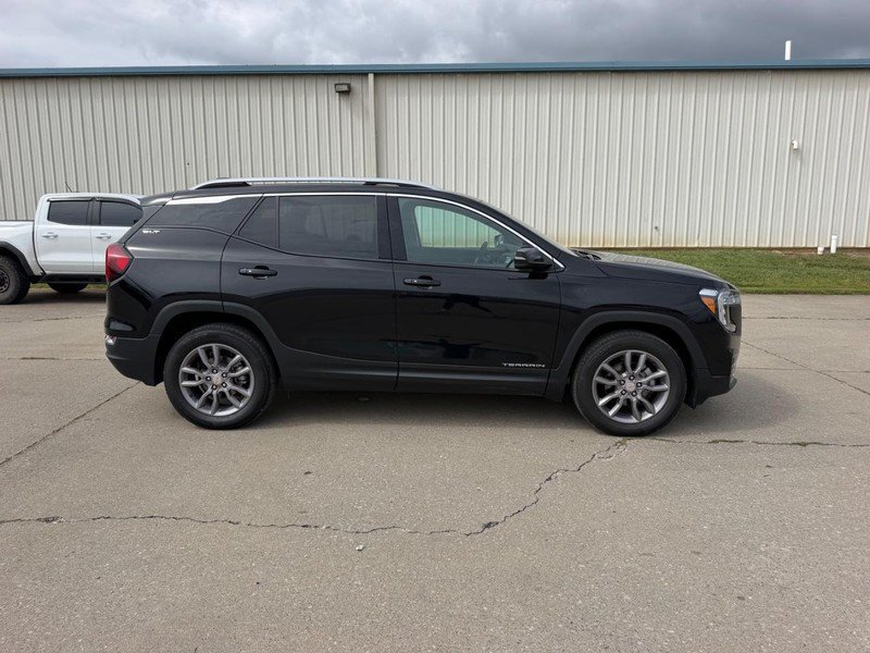 Used 2024 GMC Terrain SLT AWD/4WD image 2