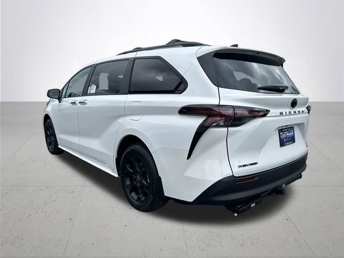 New 2026 Toyota Sienna XLE Woodland Edition image 9