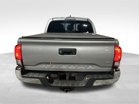 Used 2018 Toyota Tacoma TRD Off-Road image 4