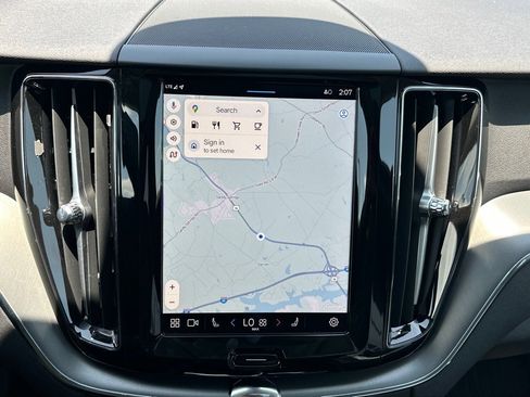 Used 2024 Volvo XC60 B5 Core image 12