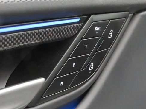 Certified 2025 Porsche Macan 4S Electric AWD/4WD image 38