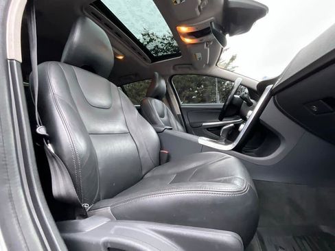 Used 2016 Volvo V60 T5 Premier image 11