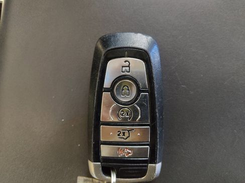 Used 2020 Ford Explorer Platinum w/ Premium Technology Package AWD/4WD image 32