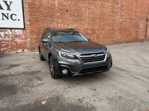 Used 2018 Subaru Outback 2.5i Limited image 2