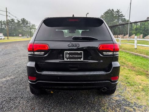 Used 2019 Jeep Grand Cherokee Altitude AWD/4WD image 6