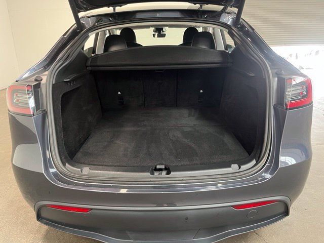 Used 2023 Tesla Model Y Long Range AWD/4WD image 17