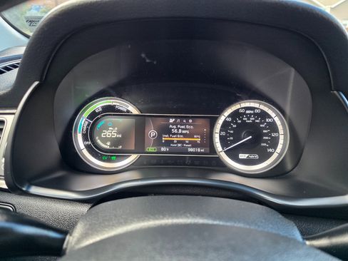 Used 2017 Kia Niro EX image 22