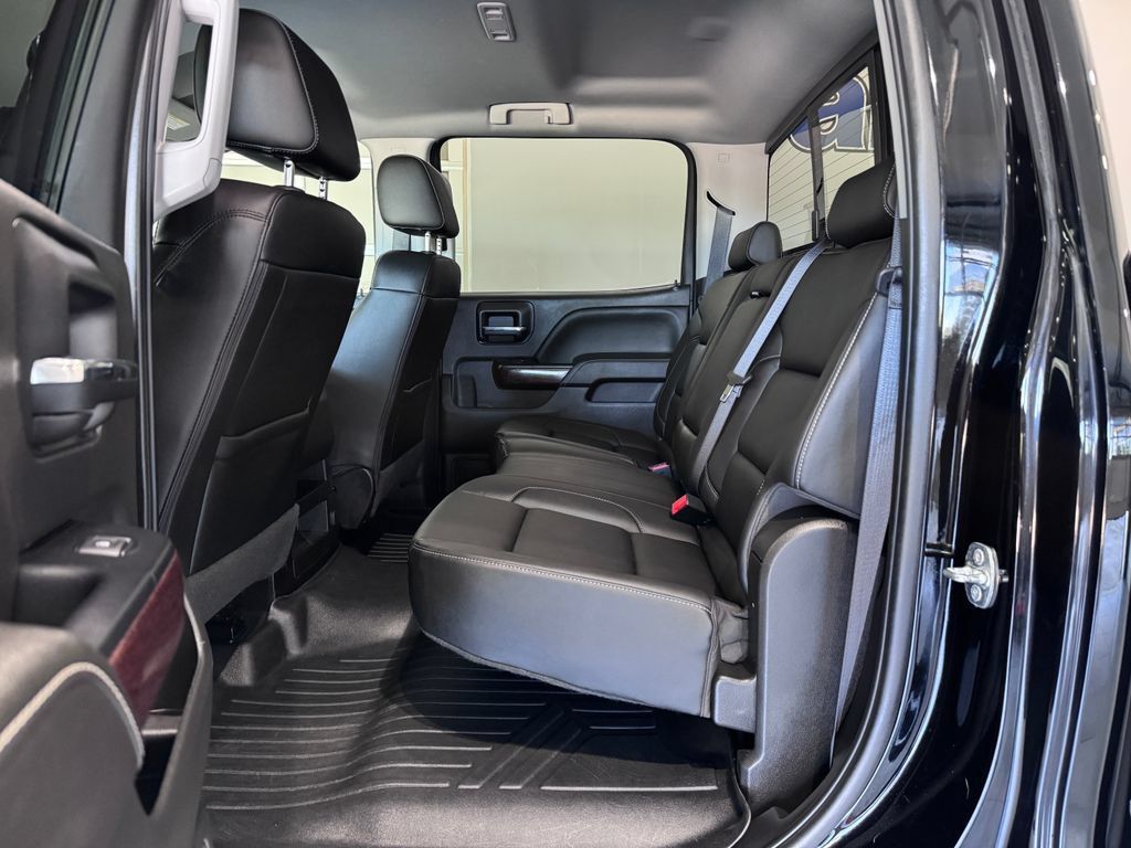 Used 2018 GMC Sierra 1500 SLT w/ SLT Preferred Package AWD/4WD image 11