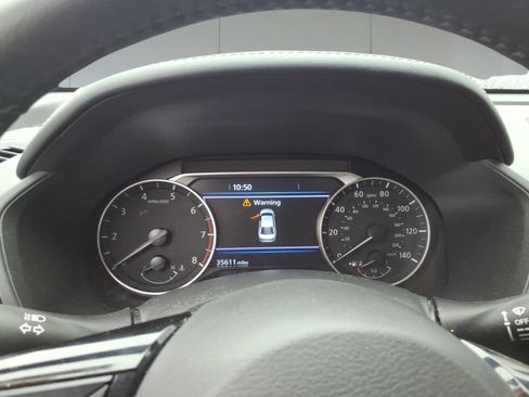 Used 2023 Nissan Altima 2.5 SV w/ SV Premium Package image 13