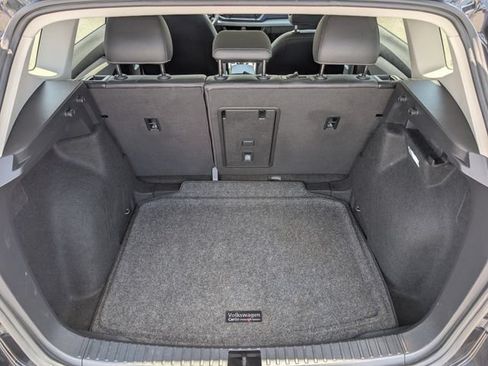 Used 2024 Volkswagen Taos SE w/ Panoramic Sunroof Package FWD image 16