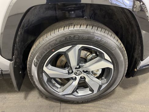 Used 2023 Toyota RAV4 SE w/ Weather & Moonroof Package image 12