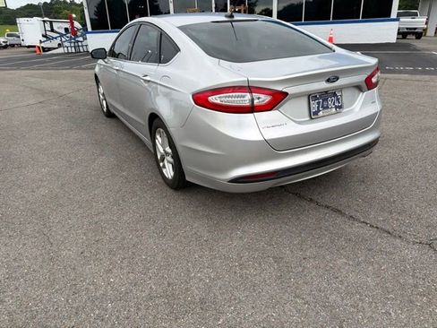 Used 2016 Ford Fusion SE FWD image 16