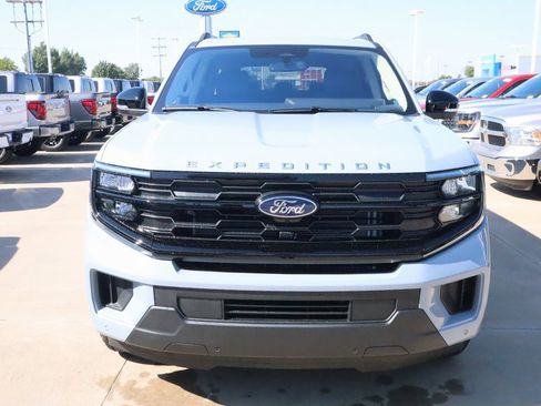 New 2025 Ford Expedition Active image 10