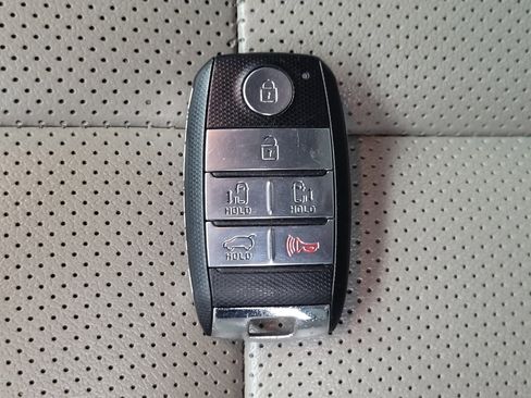 Used 2019 Kia Sedona EX FWD image 32