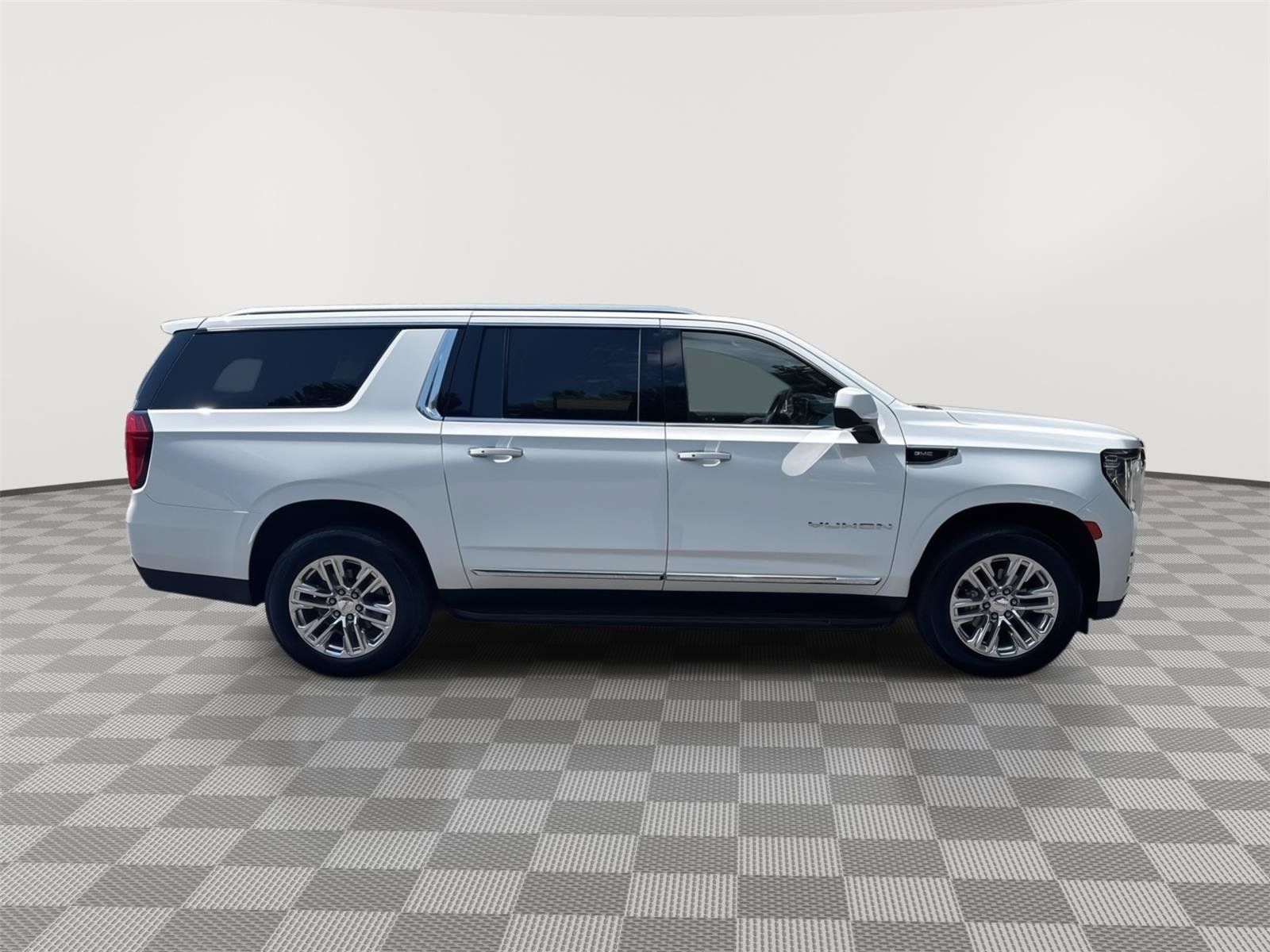 Used 2023 GMC Yukon XL SLT AWD/4WD image 5
