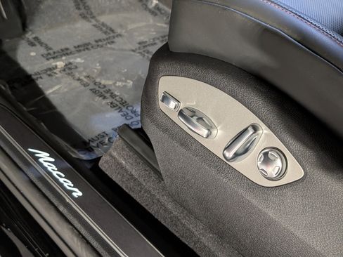 New 2026 Porsche Macan image 18