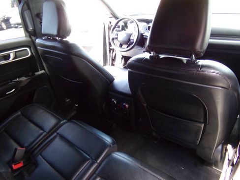 Used 2020 Ford Explorer XLT w/ Equipment Group 202A AWD/4WD image 42