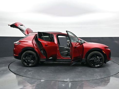 Used 2024 Chevrolet Equinox EV RS FWD image 45