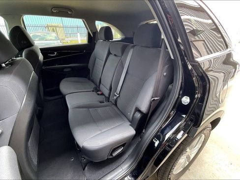 Used 2017 Kia Sorento LX FWD image 25