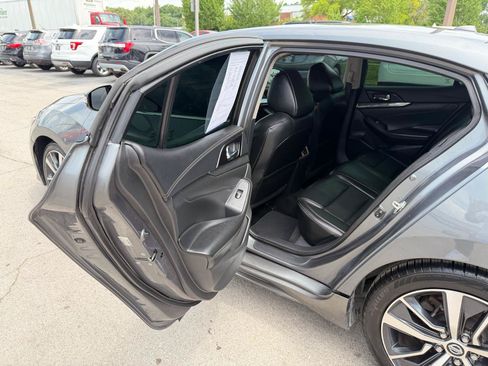Used 2020 Nissan Maxima 3.5 SV w/ Floor Mat Group FWD image 12