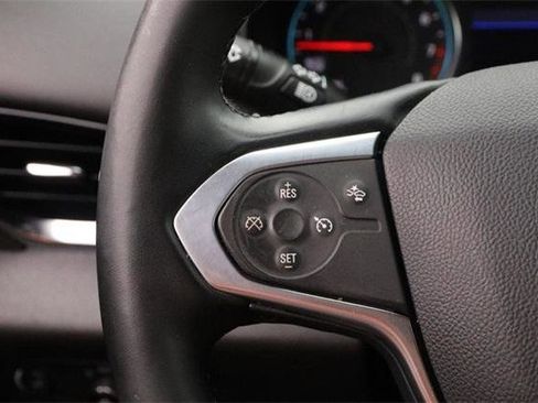 Used 2023 Chevrolet Traverse LT image 13