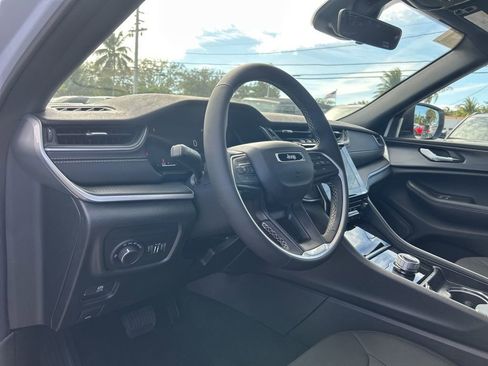 New 2025 Jeep Grand Cherokee Laredo X image 11