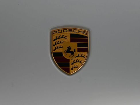 Certified 2025 Porsche Macan AWD/4WD image 33