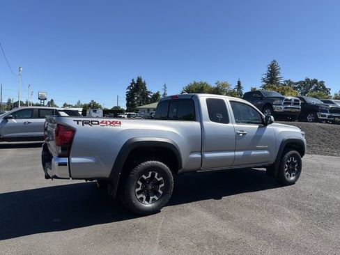 Used 2019 Toyota Tacoma TRD Off-Road w/ TRD Premium Off Road Package AWD/4WD image 6