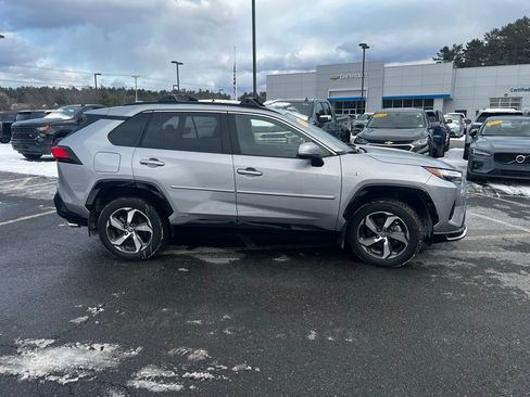 Used 2024 Toyota RAV4 SE image 6