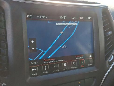 Used 2019 Jeep Cherokee Trailhawk image 17