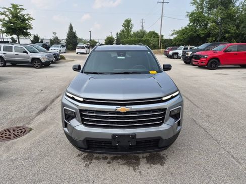 Used 2026 Chevrolet Traverse LT w/ Driver Confidence Package AWD/4WD image 2