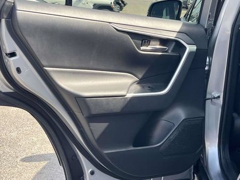 Used 2022 Toyota RAV4 XLE FWD image 16