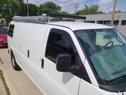 Used 2018 Chevrolet Express 2500 Extended image 11