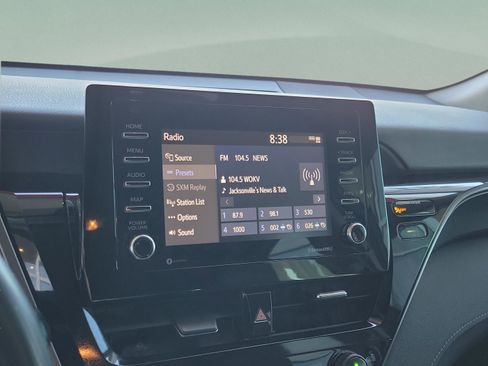 Used 2022 Toyota Camry SE image 7